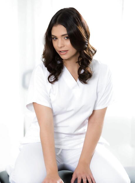 Slim american teen Violet Starr reveals big boobies and hairy pussy 