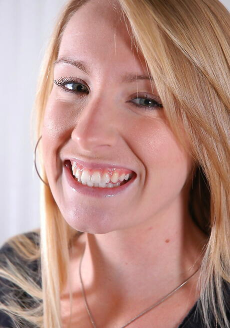 Very attractive blonde babe Stacey in tight jeans shows big boobs and shaved pussy 